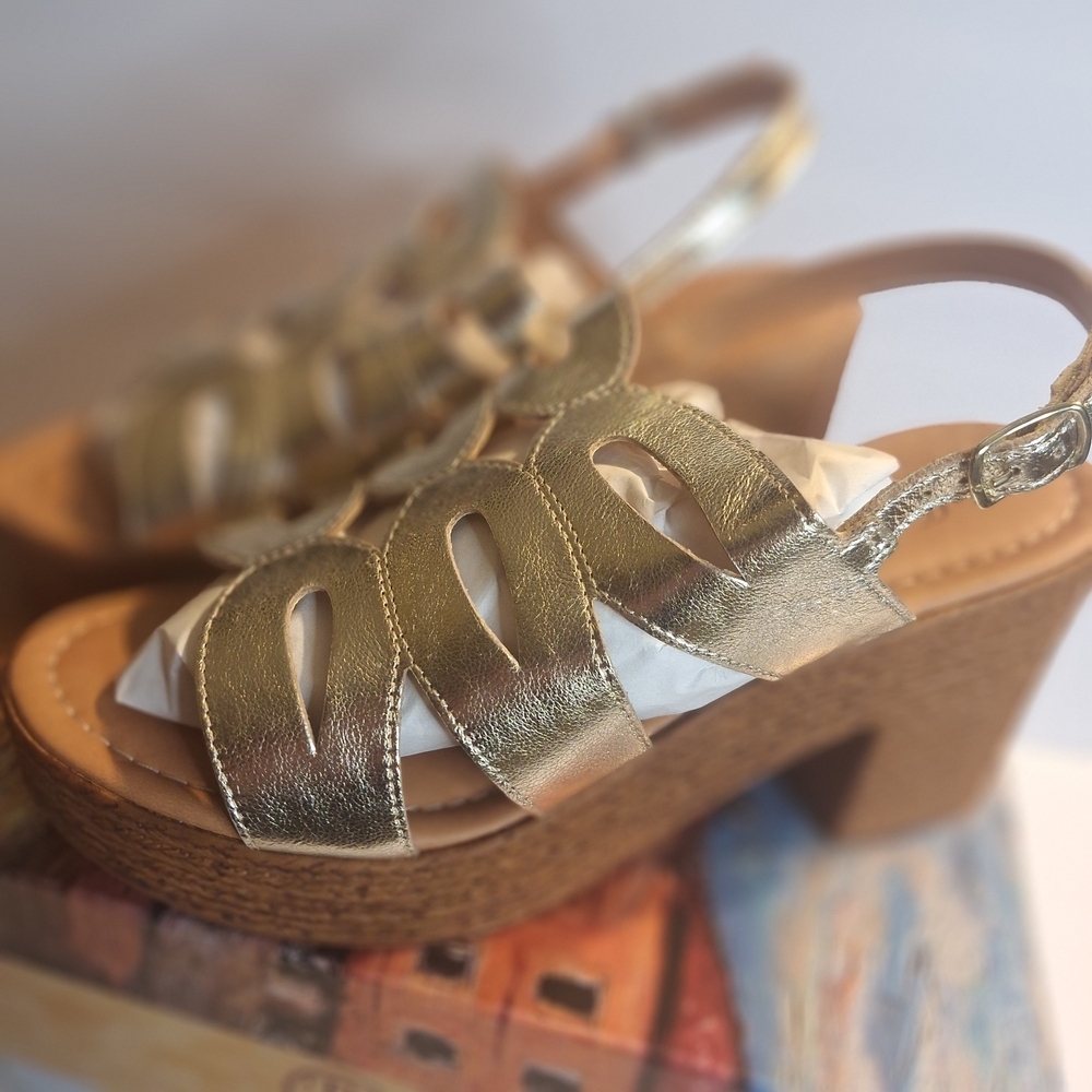 New Bella Vita Made In Italy Champagne Leather Wedges Sandals. Size 8.5 W - Picture 2 of 8